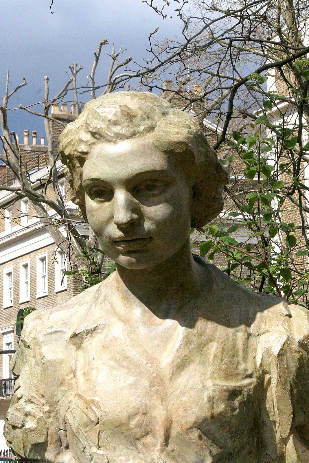 Sculpture of Noor Inayat Khan, GC, Croix de Guerre by Karen Newman