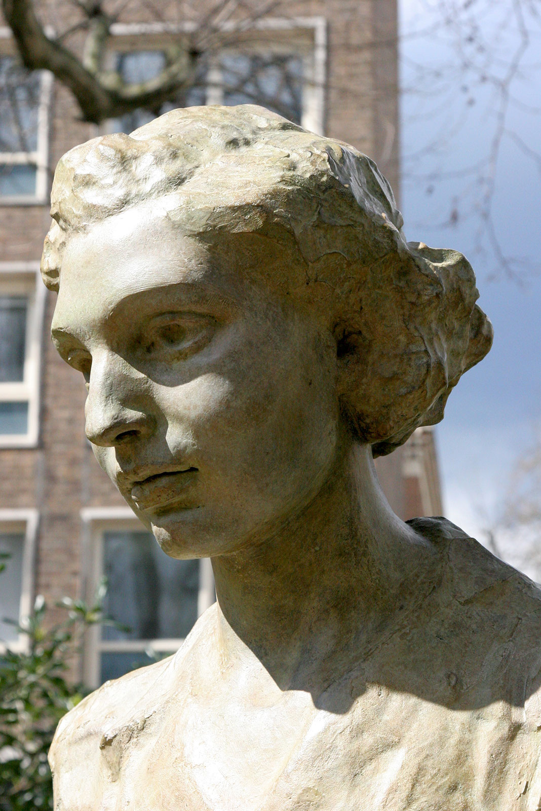 Sculpture of Noor Inayat Khan, GC, Croix de Guerre by Karen Newman