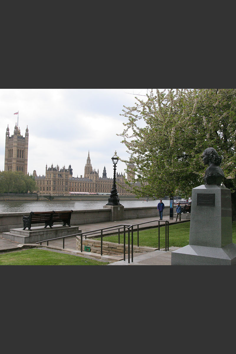 Sculpture of Violette Szabo George Cross by Karen Newman