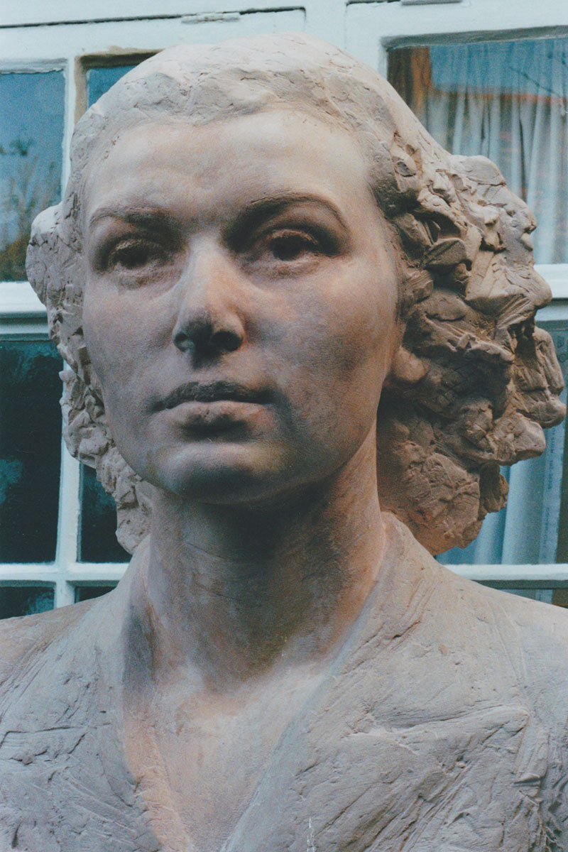 Sculpture of Violette Szabo George Cross by Karen Newman